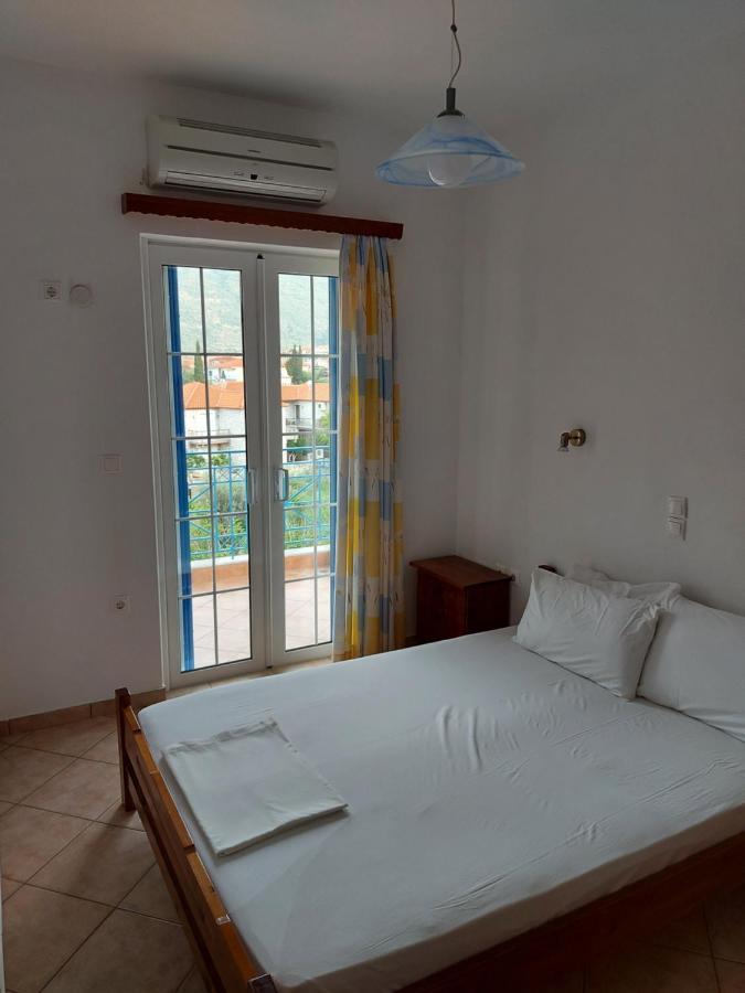 Matina Apartments Tyros Dış mekan fotoğraf