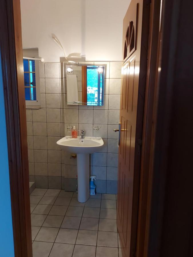 Matina Apartments Tyros Dış mekan fotoğraf