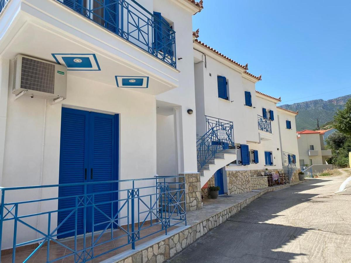 Matina Apartments Tyros Dış mekan fotoğraf