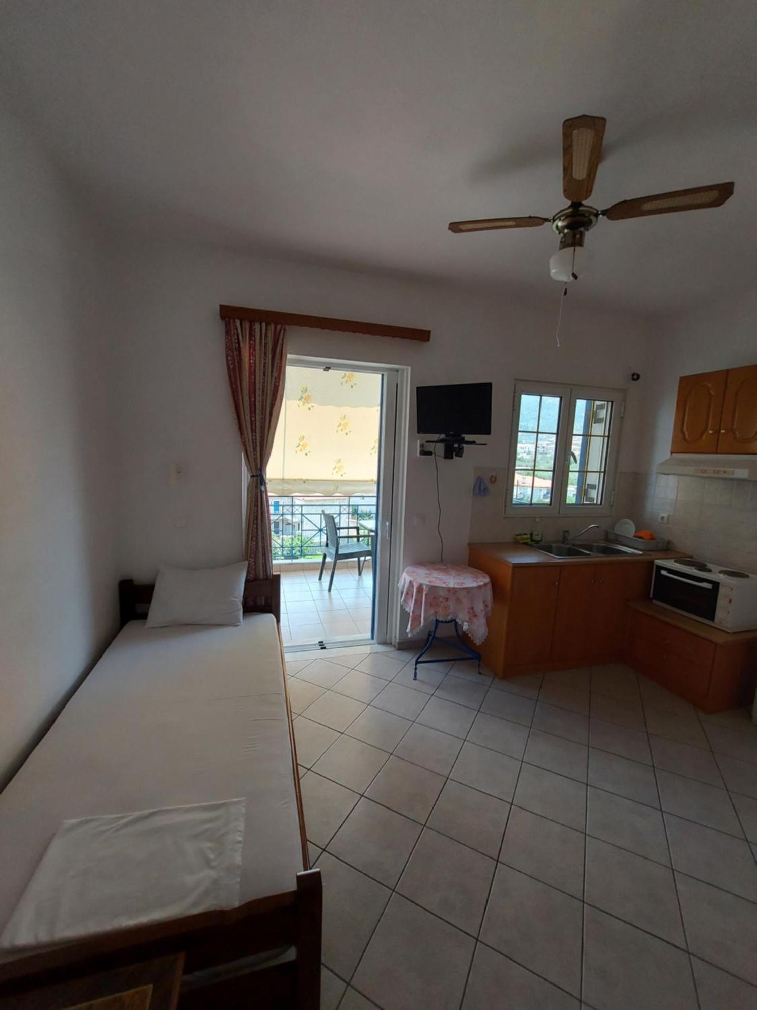 Matina Apartments Tyros Oda fotoğraf